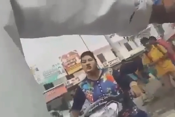 woman abuses traffic police