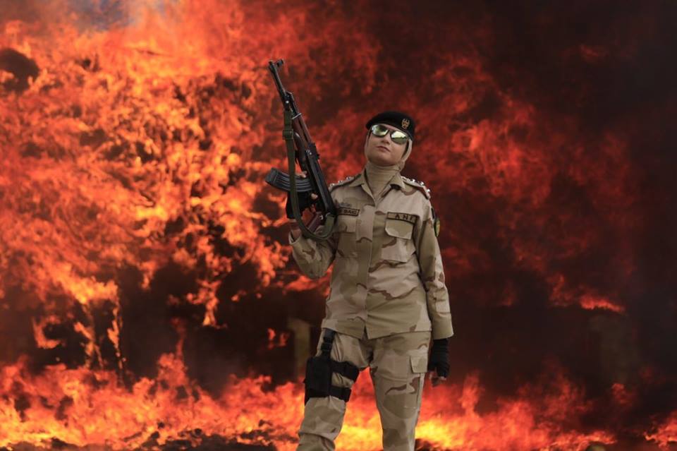 Pakistani forces burns drugs