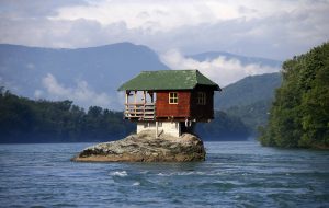 unusual house: House on top of a Rock