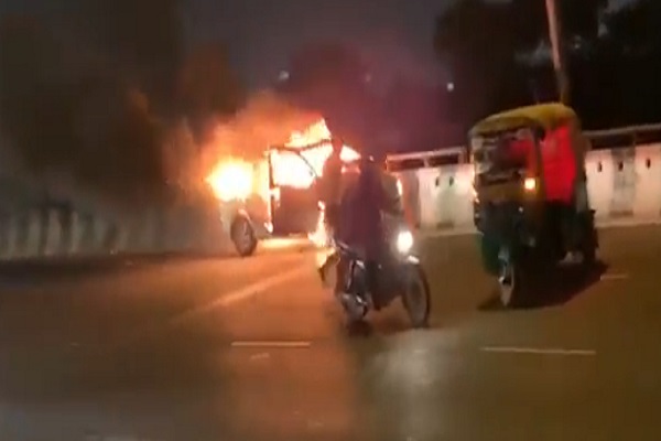 Burning car Gurugram flyover