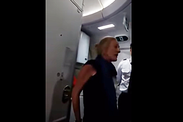 Irish Woman abuses Air India