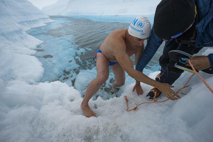 man swims under Antarctic ice sheet 