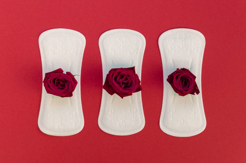 sanitary-pads-with-rose