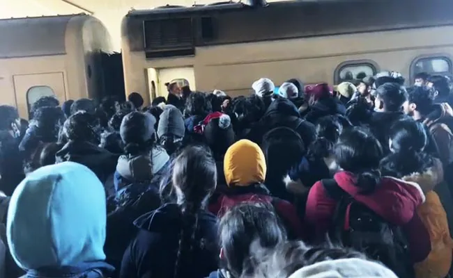 A student recorded and sent a despairing appeal from the Kyiv railway station