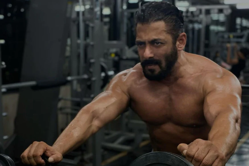 Salman Bhai Becomes Hulk For Tiger 3?Looks Bulkier In His New Pic