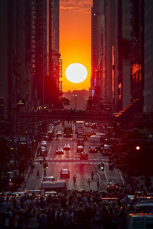 New York Is Unreal, Watch People Stopping Traffic For Sunset