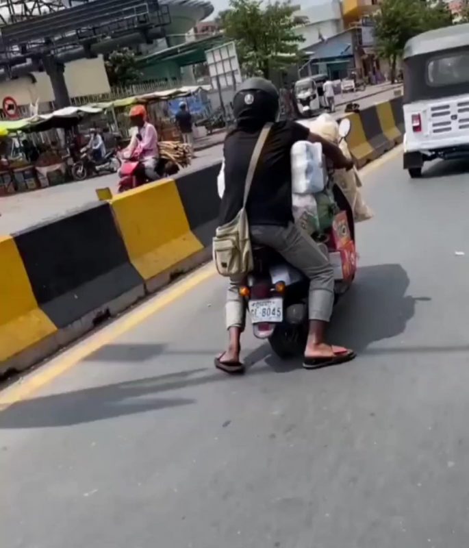 ‘My 32GB phone carrying 31.9 GB data’ Man rides overloaded scooter