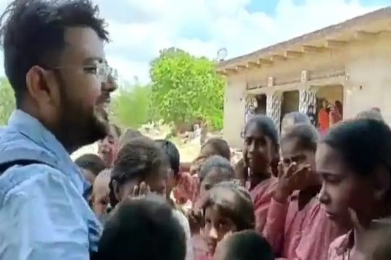 Students Cry Their Heart Out At Teacher’s Farewell In UP
