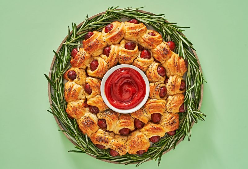 Pigs In A Blanket Wreath: Christmas Dinner Menu Ideas for a Flavourful Dining Table