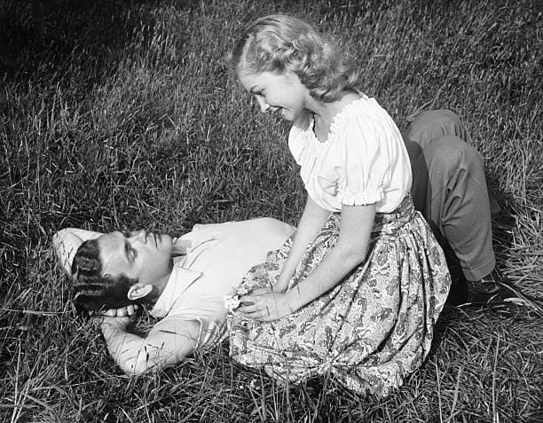 Absurd Dating Rules From the Black & White Era of the 30s