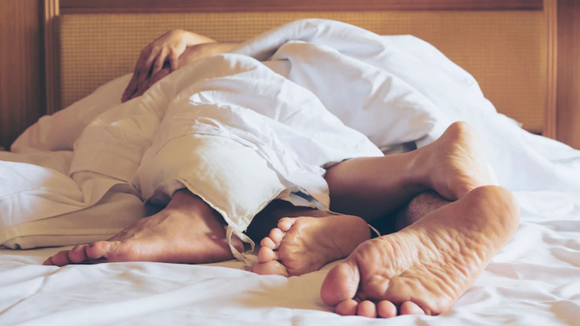 5 Benefits of Sleeping Clothless-Naked