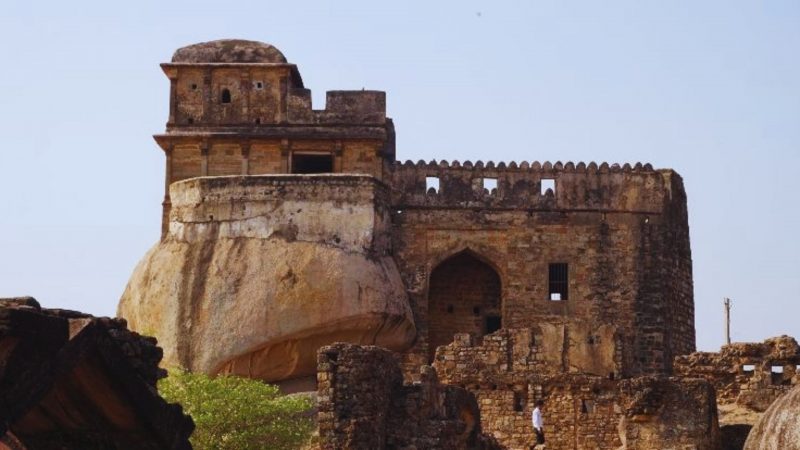 Madan Mahal Fort: Jabalpur's Intriguing Roughness