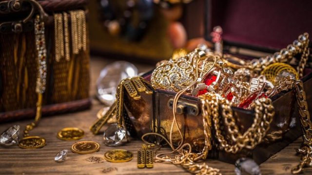 Reasons That Prove It's Worth Opting for Antique Jewellery